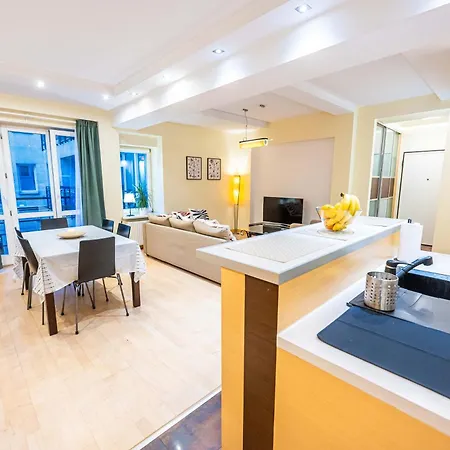 And Specious Two Bedrooms In The Old Town דירה *