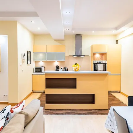 And Specious Two Bedrooms In The Old Town קרקוב