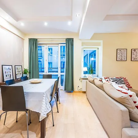 And Specious Two Bedrooms In The Old Town דירה קרקוב