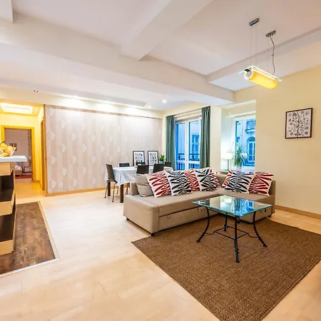 Apartment And Specious Two Bedrooms In The Old Town *