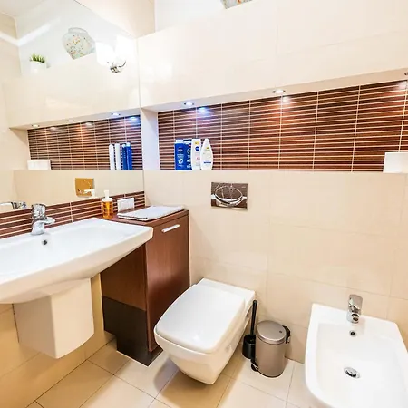 And Specious Two Bedrooms In The Old Town דירה קרקוב