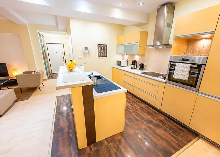 And Specious Two Bedrooms In The Old Town Appartement