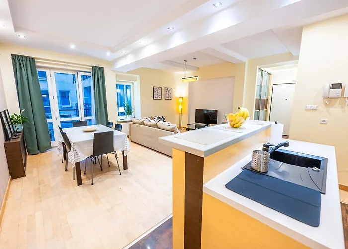 And Specious Two Bedrooms In The Old Town Appartement *