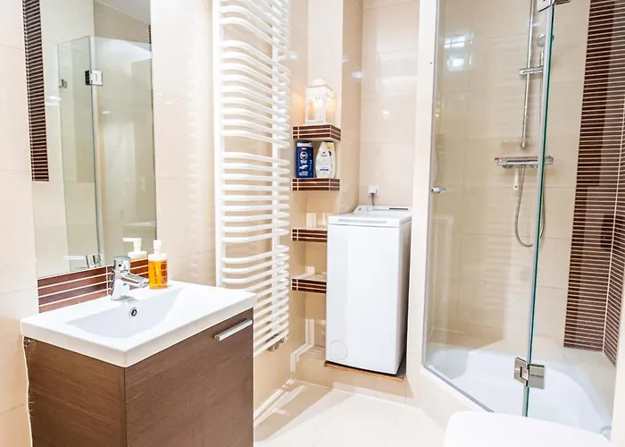 And Specious Two Bedrooms In The Old Town Appartement