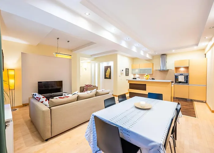 Appartement And Specious Two Bedrooms In The Old Town *