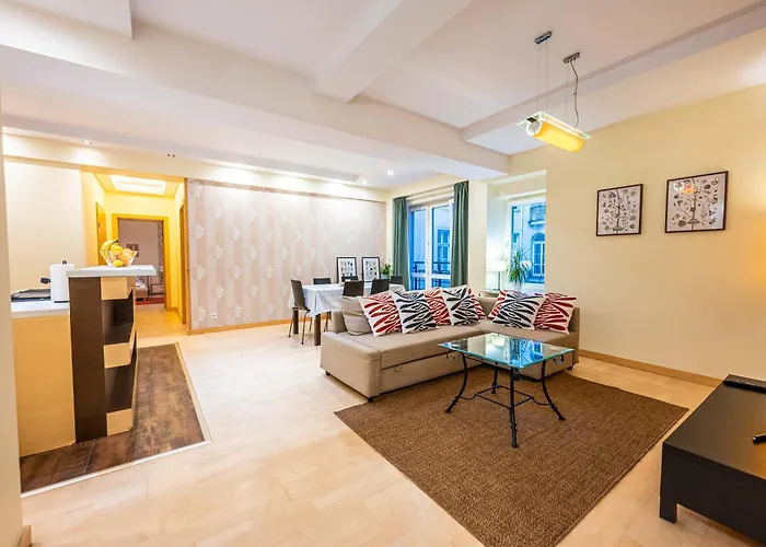 Appartement And Specious Two Bedrooms In The Old Town *