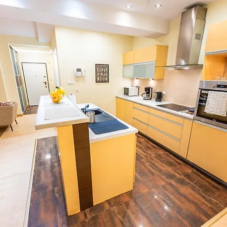 And Specious Two Bedrooms In The Old Town Appartement